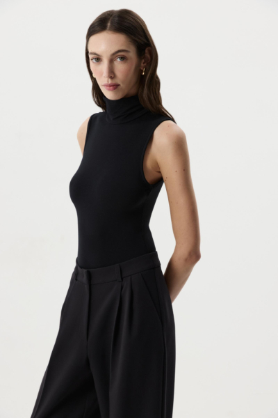 Боди с воротником-стойкой