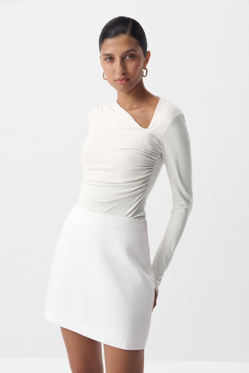 Лонгслив с асимметричной горловиной Charmstore, цвет: белый, 205-21965-113 купить онлайн