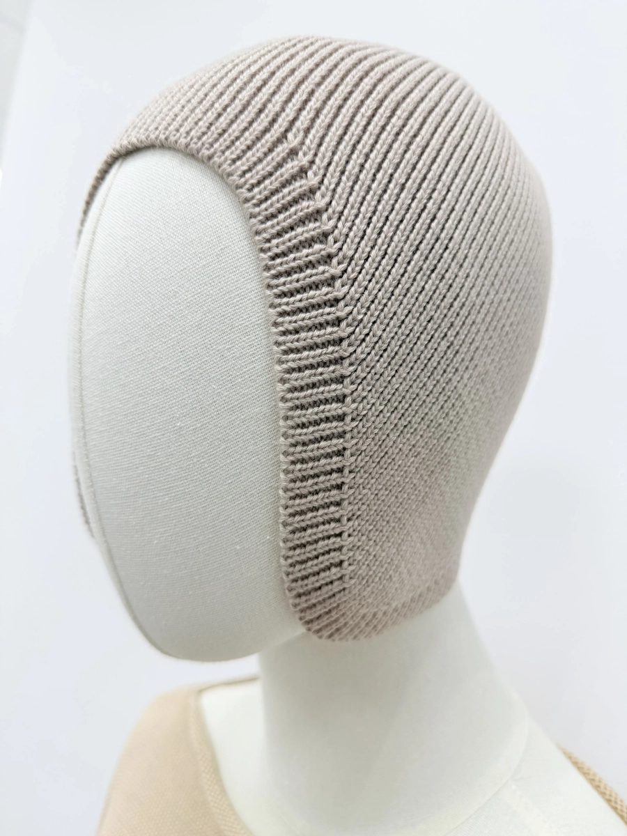 Чепчик вязаный LIBERT'A, цвет: пудровый беж 18122025004 купить онлайн