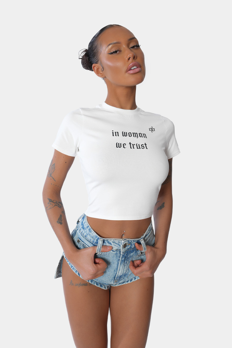Футболка In Woman We Trust qb