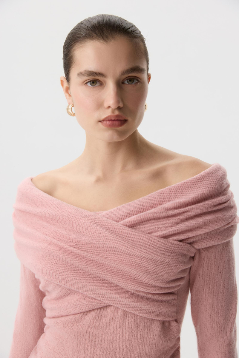 Лонгслив вязаный с драпировкой Charmstore, цвет: пудровый, 313-46685-227 купить онлайн