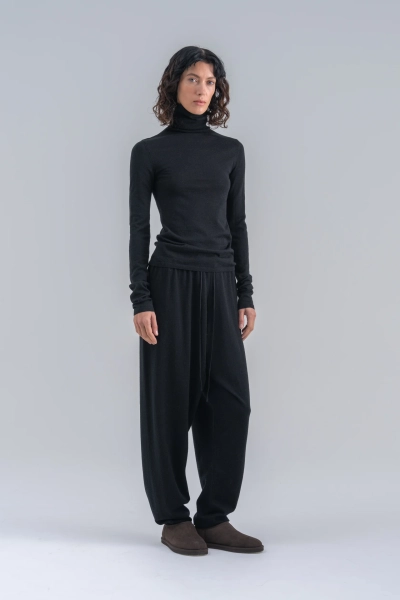 Брюки с манжетой OPORA Mankova, цвет: Черный, FW24/25-03 купить онлайн
