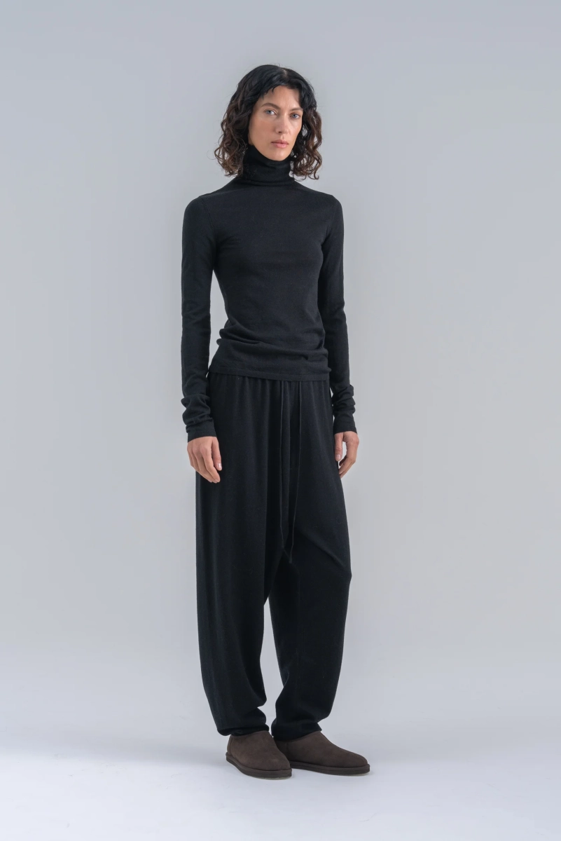 Брюки с манжетой OPORA Mankova, цвет: Черный, FW24/25-03 купить онлайн