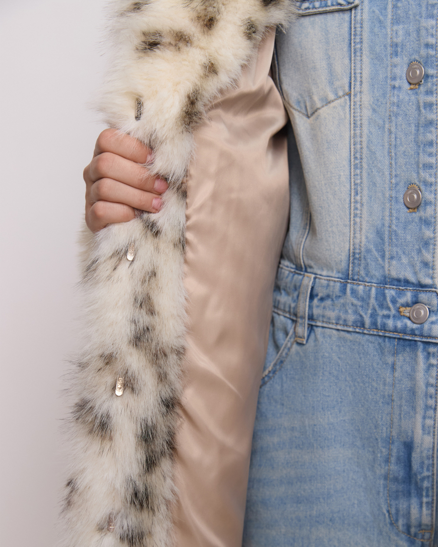 Экошуба оверсайз с английским воротником под песца Only me, цвет: снежный леопард, ЭШ3098 купить онлайн