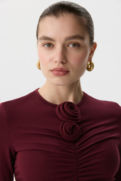 Лонгслив с декоративной розой Charmstore, цвет: винный, 205-47065-451 купить онлайн