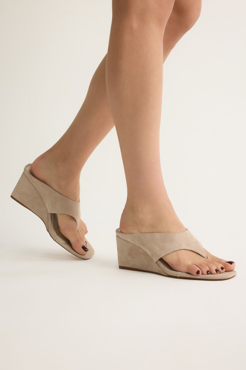 Босоножки из натуральной замши Lera Nena, цвет: бежевый LN.206.19231.110 купить онлайн