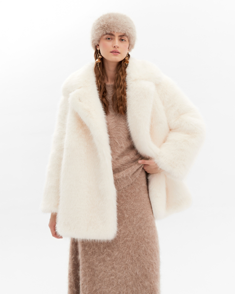 Экошуба оверсайз с английским воротником под песца Only me, цвет: молочный, ЭШ3491 купить онлайн