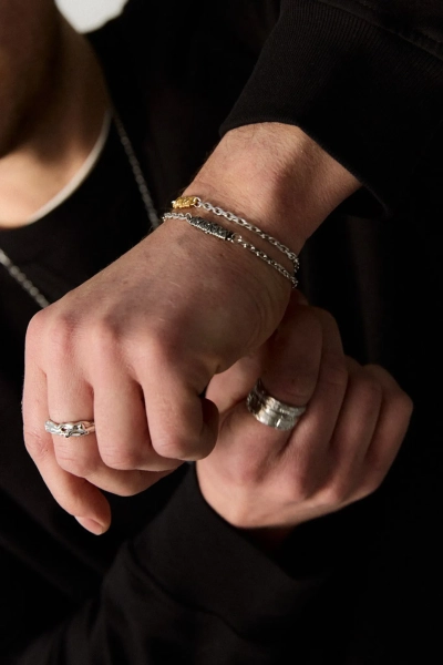 Серебряный браслет на цепочке «Культурный код» с позолотой SBLESKOM, цвет: серебро, 22228 купить онлайн