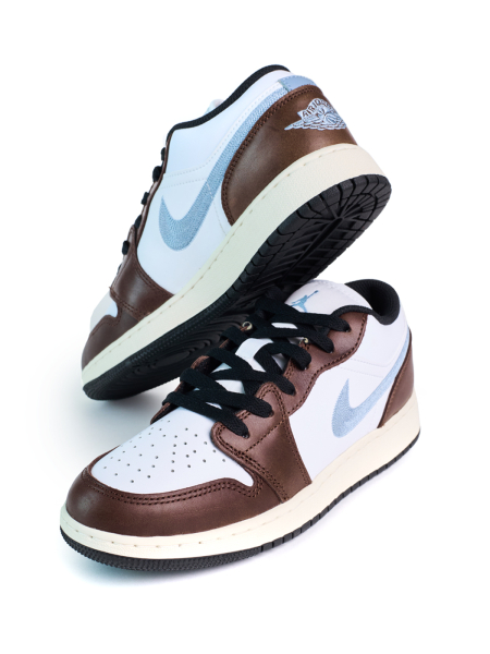 Кроссовки подростковые Jordan 1 Low SE "Mocha Blue Grey" NKDADDYS SNEAKERS, цвет: белый, FQ8156-142 со скидкой купить онлайн