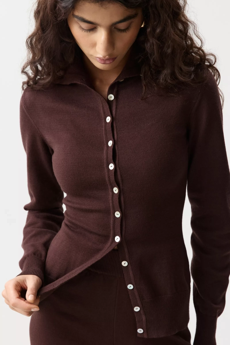 Джемпер с воротником-стойкой Charmstore, цвет: шоколадный, 303-539115-551 купить онлайн