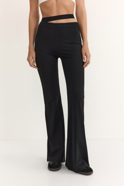 Брюки-клеш с вырезом на поясе