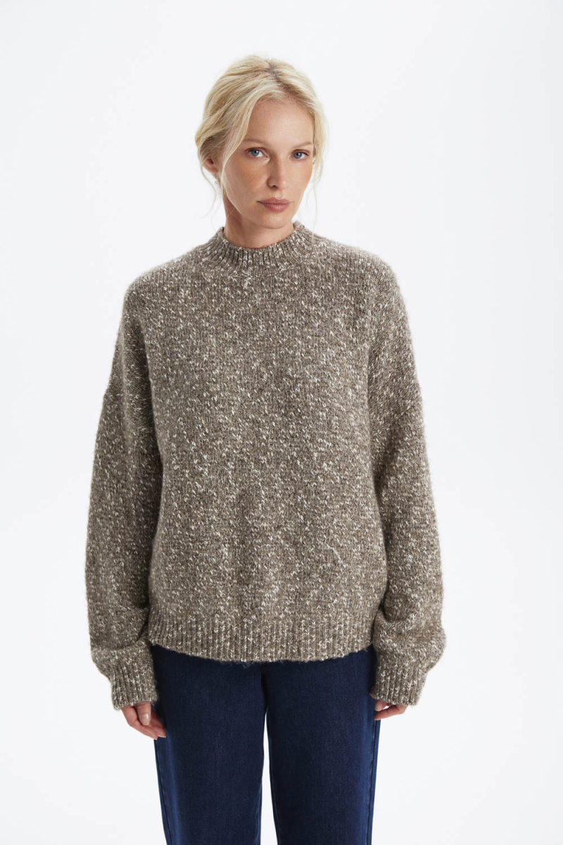 Свитер объемный с буклированным эффектом