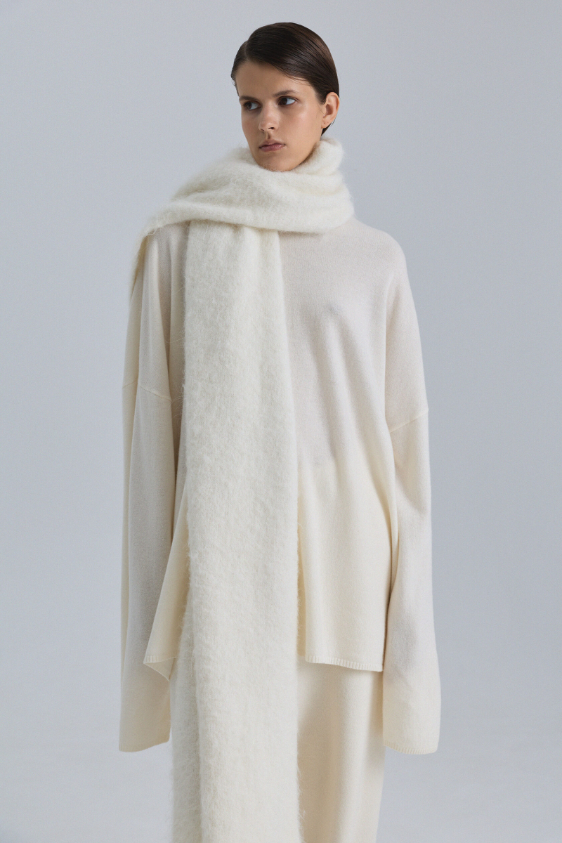 Палантин из альпаки OPORA Mankova, цвет: молочный FW24/25-09 купить онлайн
