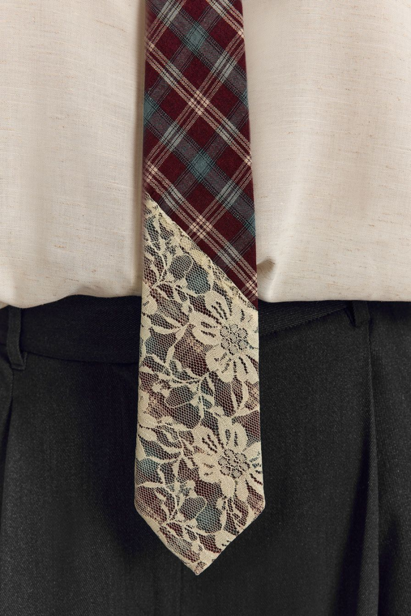 Галстук в клетку с кружевом