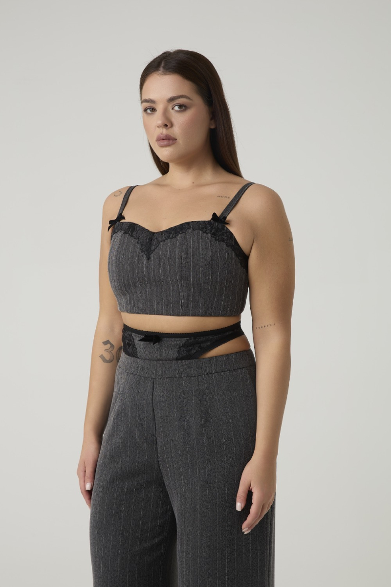 Топ с отделкой из кружева