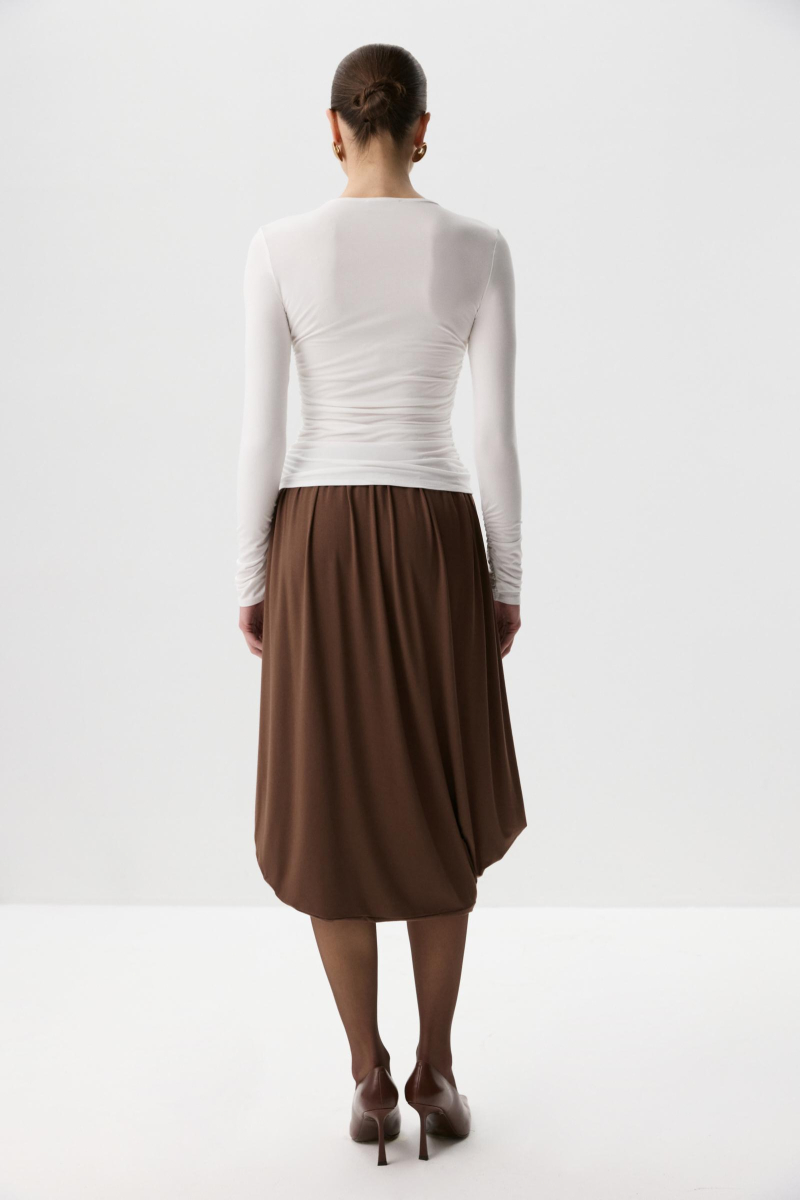 Лонгслив с декоративной розой Charmstore, цвет: молочный, 205-47065-111 купить онлайн