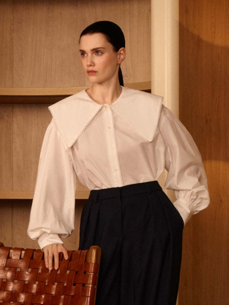 Блузка с объемным воротником