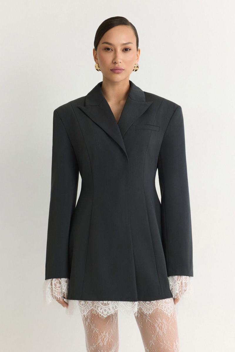 Жакет с кружевной отделкой