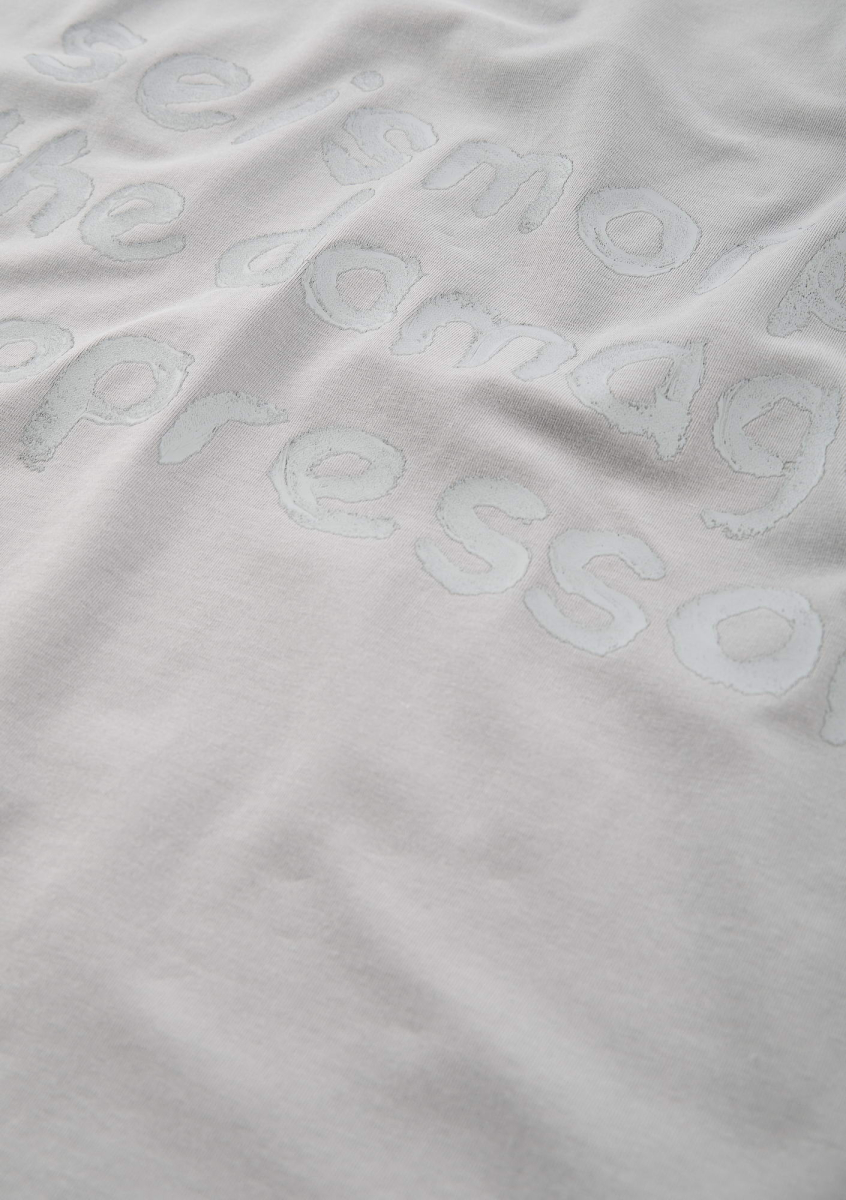 Футболка с рукописным тональным логотипом KRAKATAU, цвет: Светло-серый, Tm141-3 купить онлайн