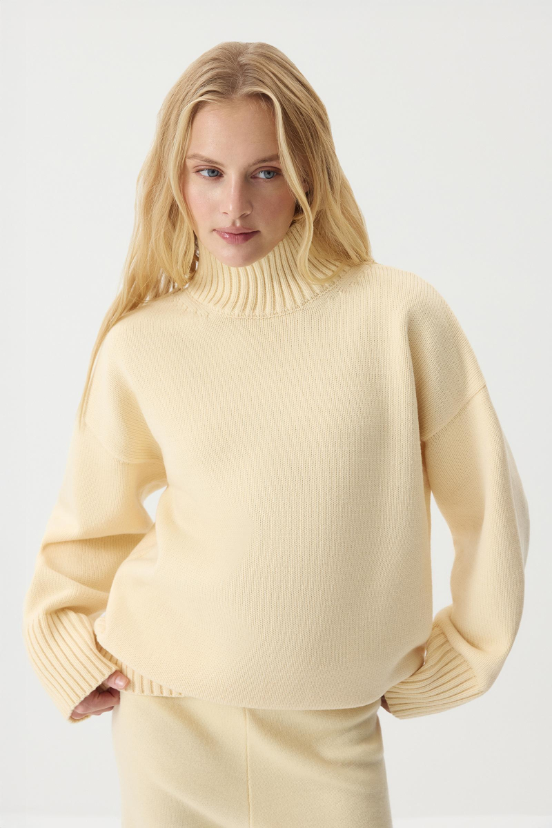 Свитер со стойкой из шерсти мериноса Charmstore, цвет: Сливочный, 314-44898-121 купить онлайн