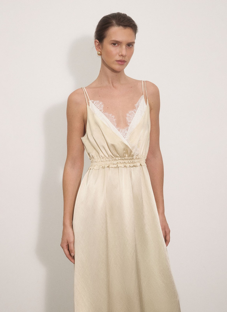 Платье из атласа