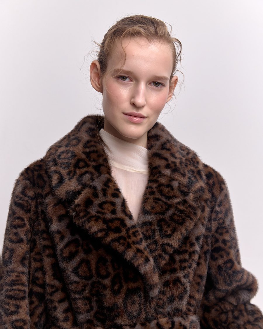 Экошуба с английским воротником под норку Only me, цвет: темный леопард, ЭШ2575 купить онлайн