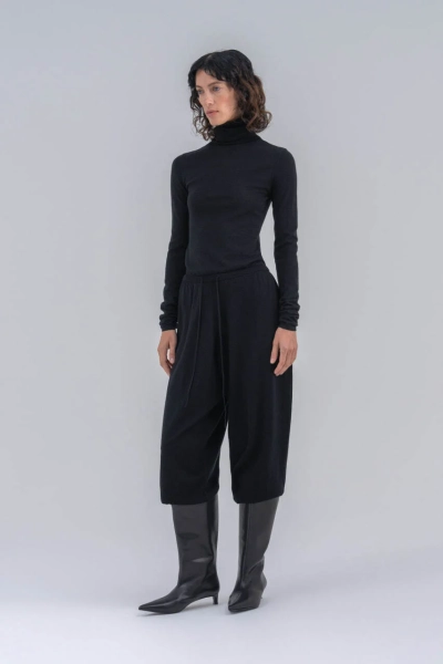 Брюки с манжетой OPORA Mankova, цвет: Черный, FW24/25-03 купить онлайн