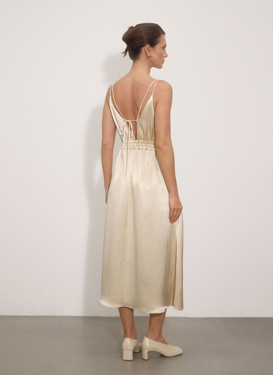 Платье из атласа