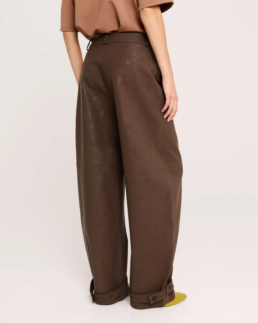 Брюки из экокожи BROWN Anmuse, цвет: коричневый, TR25W183-CF купить онлайн