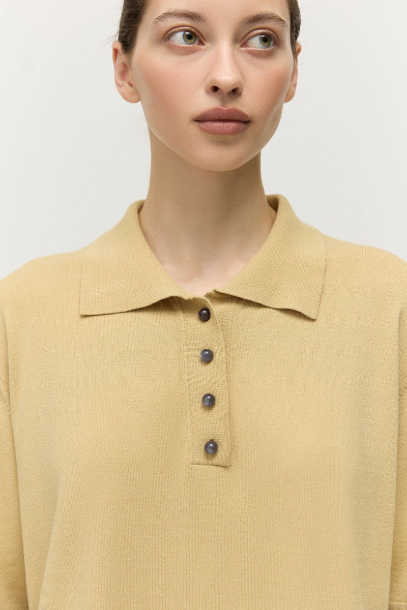 Поло с пуговицами-леденцами AROUND, цвет: горчичный,  купить онлайн