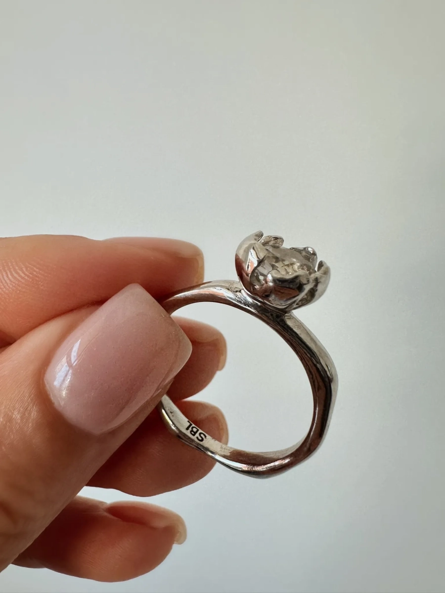 Серебряное кольцо-кувшинка «Васюганские болота» с горным хрусталем SBLESKOM, цвет: серебро, 12127 купить онлайн