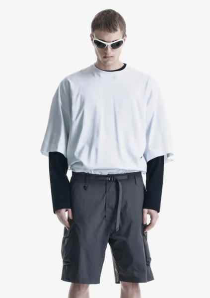 Свободная футболка с логотипом