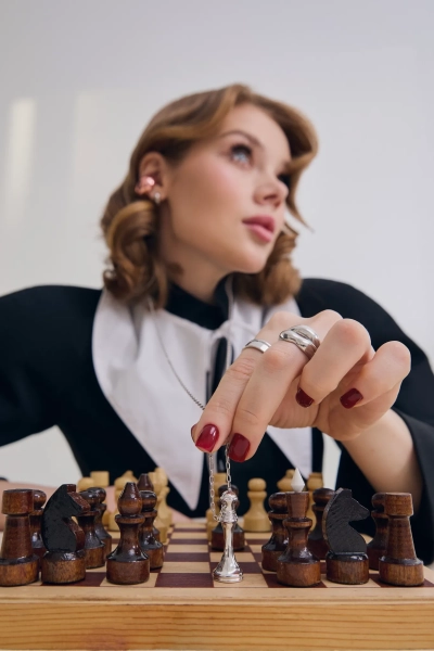 Серебряная подвеска «Твой ход» SBLESKOM, цвет: серебро 12007 |новая коллекция купить онлайн