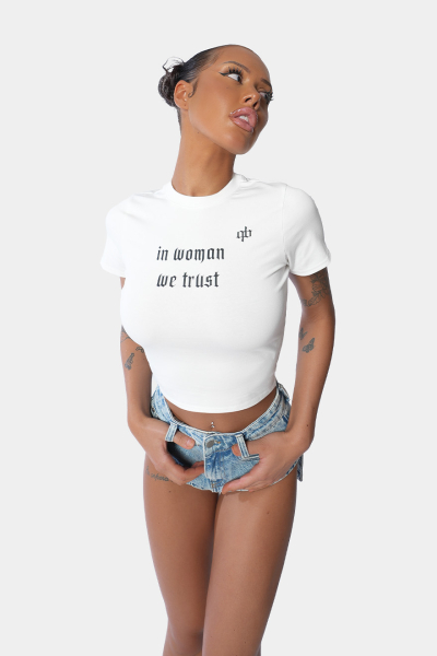 Футболка In Woman We Trust qb A QUICK BUCK, цвет: WHITE  |новая коллекция купить онлайн