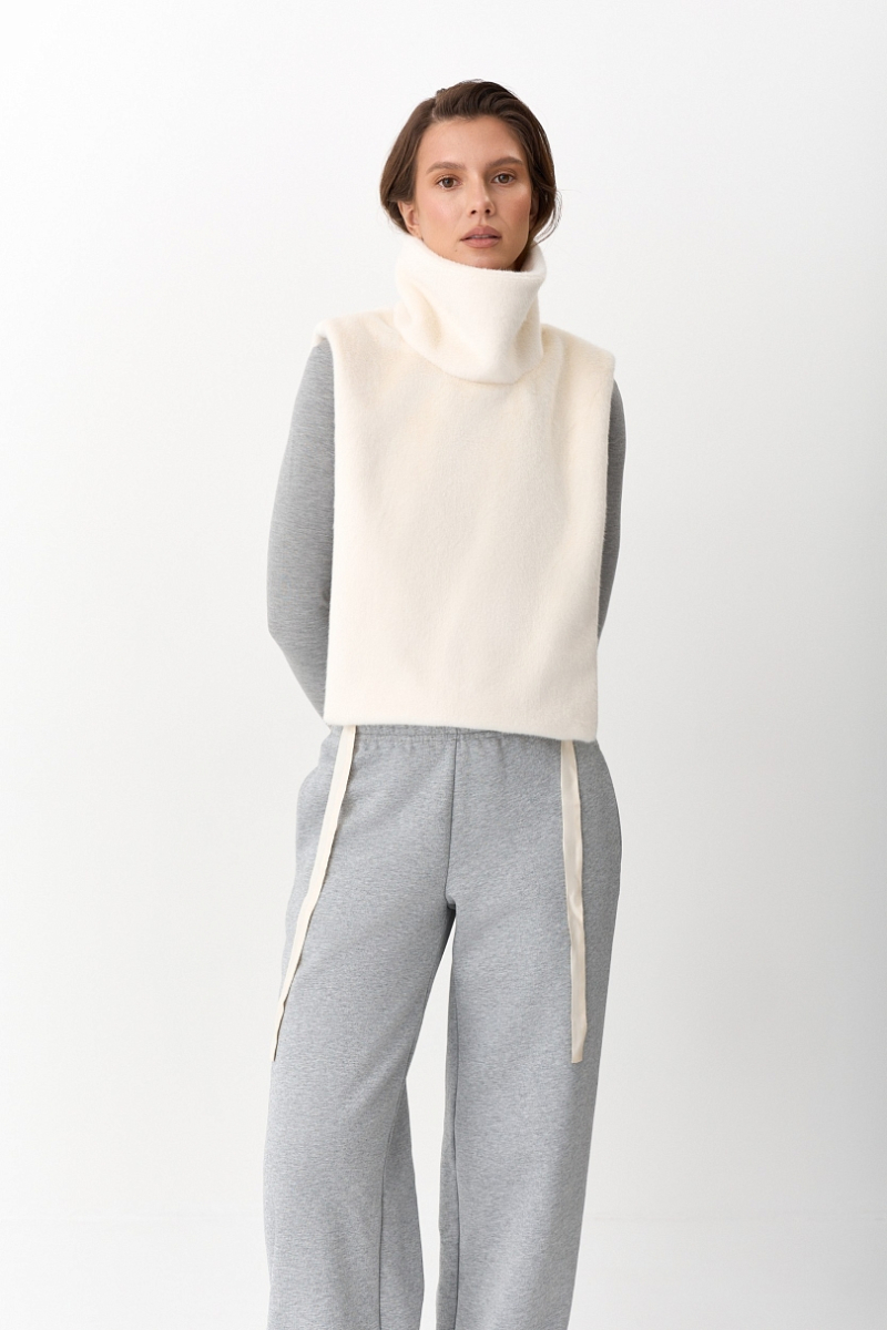 Манишка из искусственного меха