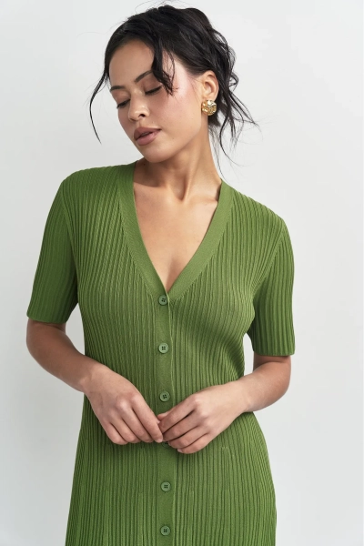 Платье трикотажное на пуговицах Erist store, цвет: зеленый, НФ-00003311 купить онлайн