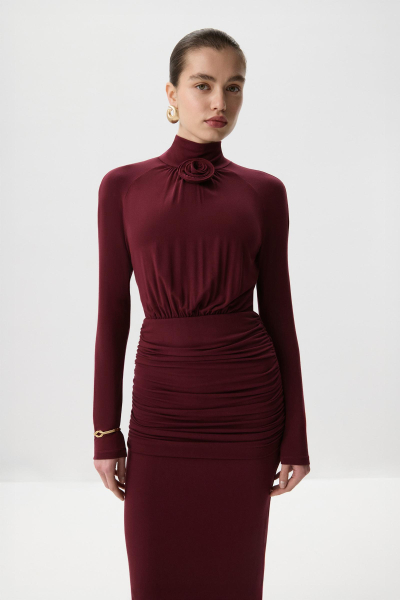 Платье макси с декоративной розой Charmstore, цвет: винный, 207-47265-451 купить онлайн