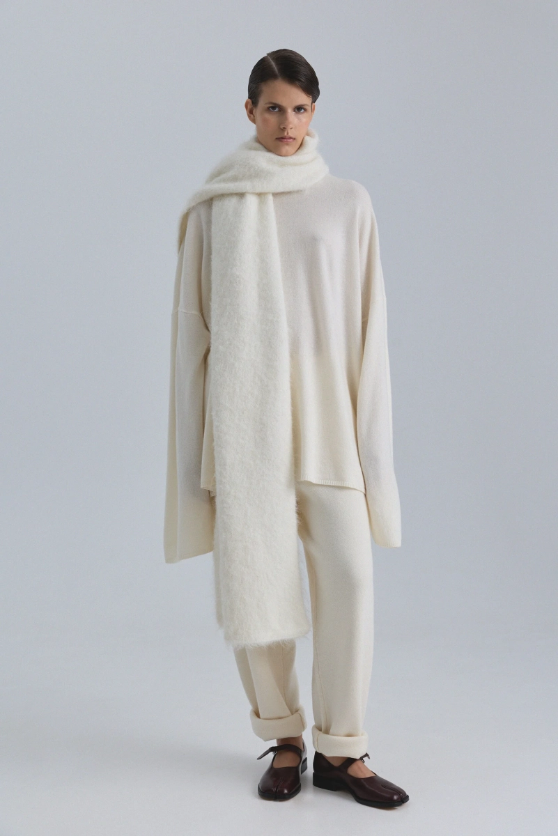 Палантин из альпаки OPORA Mankova, цвет: молочный FW24/25-09 купить онлайн