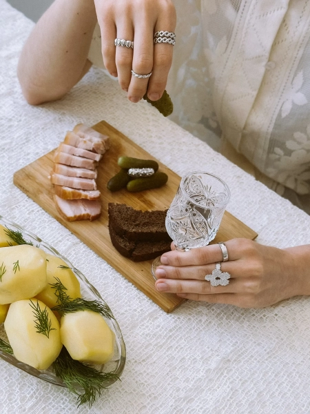 Серебряное колье-чокер «Огурец» SBLESKOM, цвет: серебро,  купить онлайн