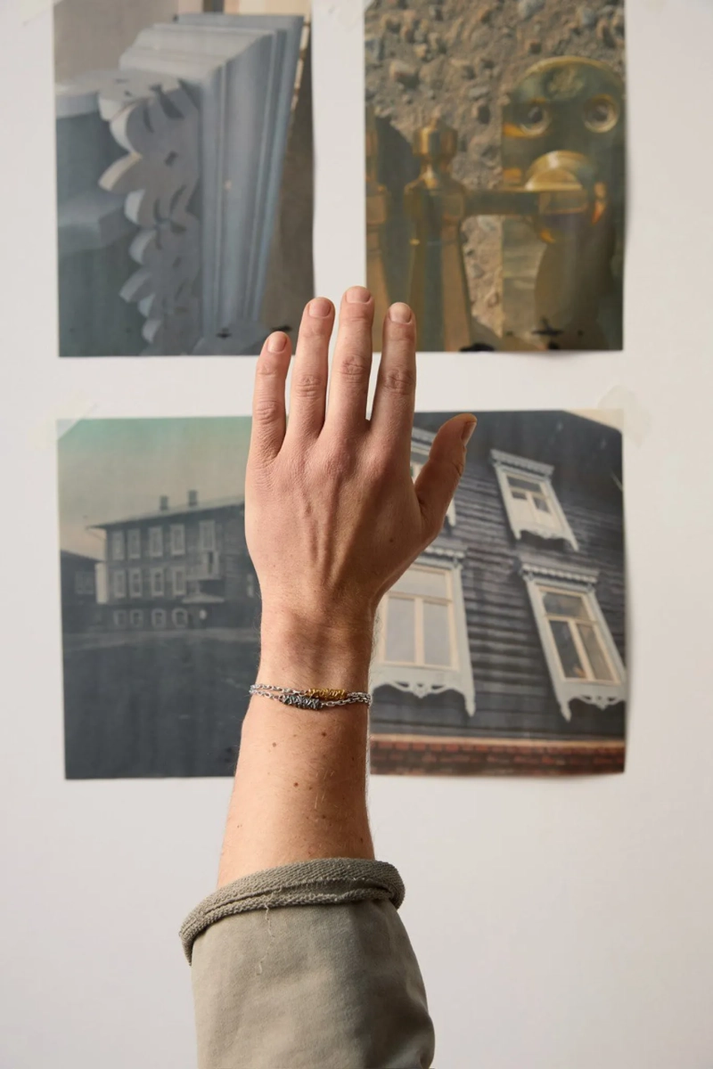 Серебряный браслет на цепочке «Культурный код» с позолотой SBLESKOM, цвет: серебро, 22228 купить онлайн