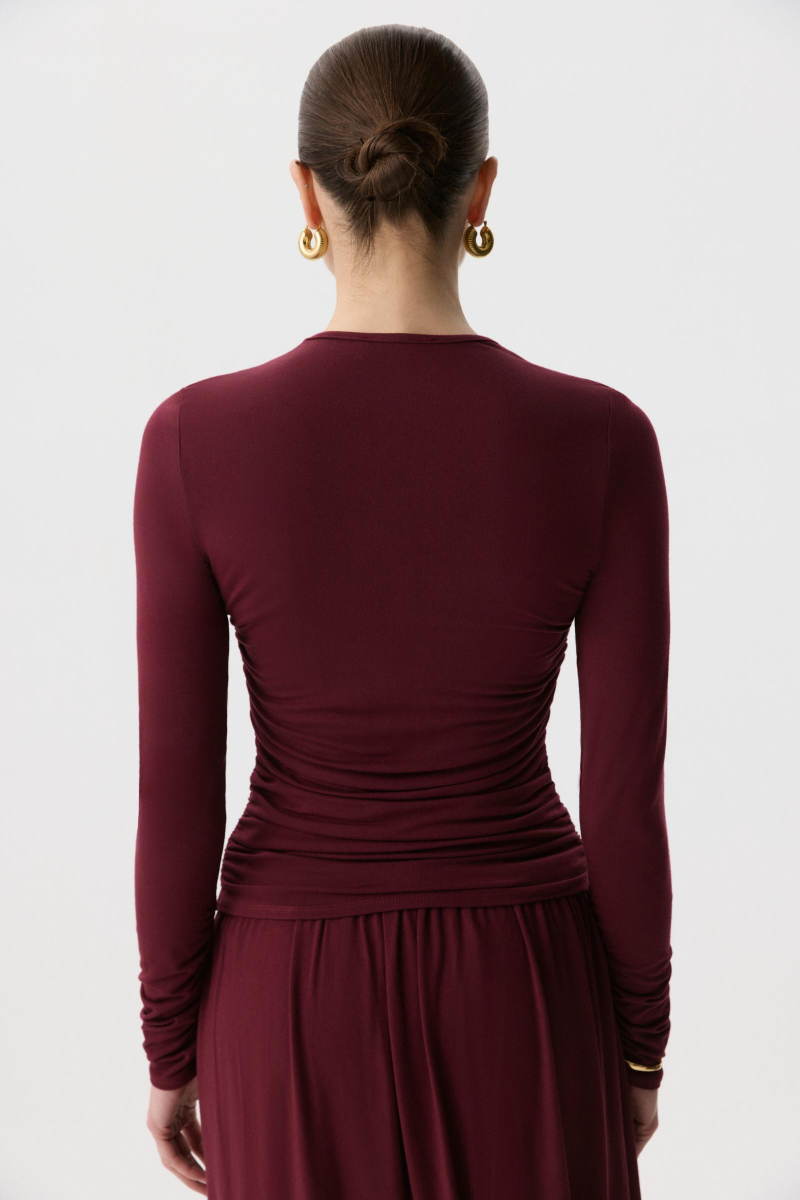 Лонгслив с декоративной розой Charmstore, цвет: винный, 205-47065-451 купить онлайн