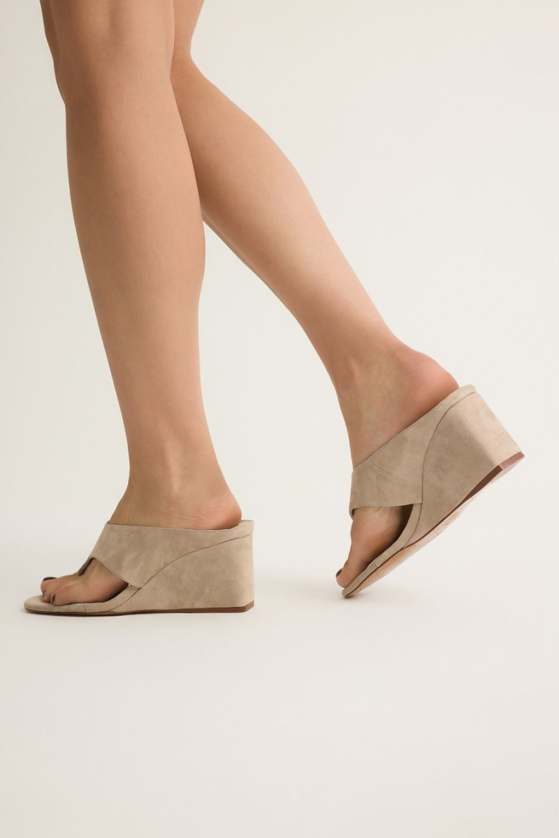 Босоножки из натуральной замши Lera Nena, цвет: бежевый LN.206.19231.110 купить онлайн