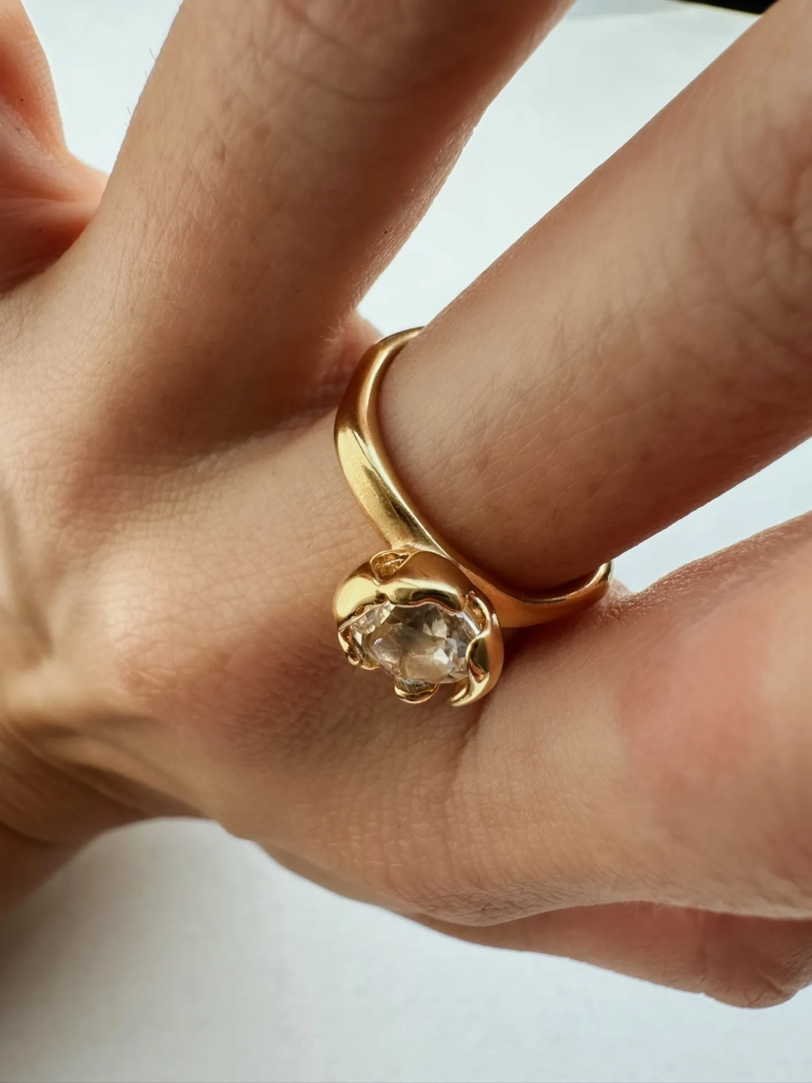 Серебряное кольцо-кувшинка «Васюганские болота» с горным хрусталем SBLESKOM, цвет: позолота, 22127 купить онлайн