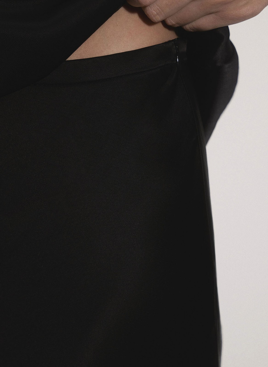 Юбка из атласа