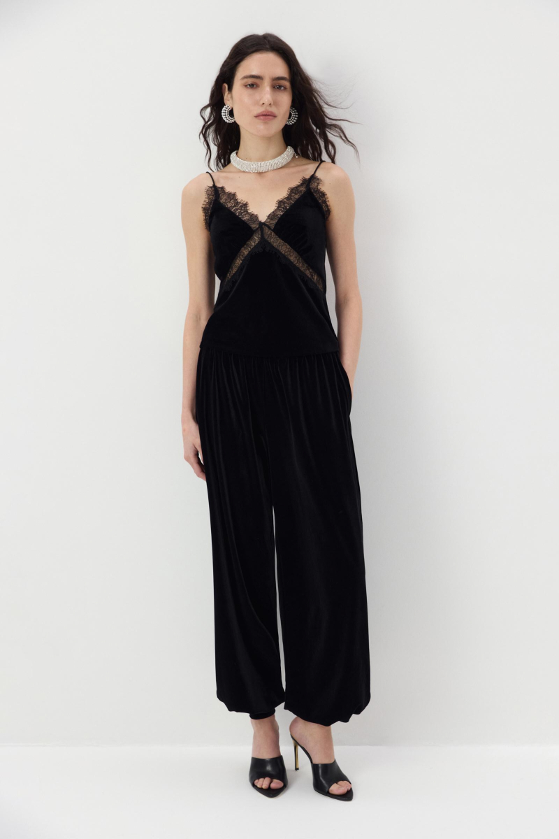 Топ из бархата с кружевом