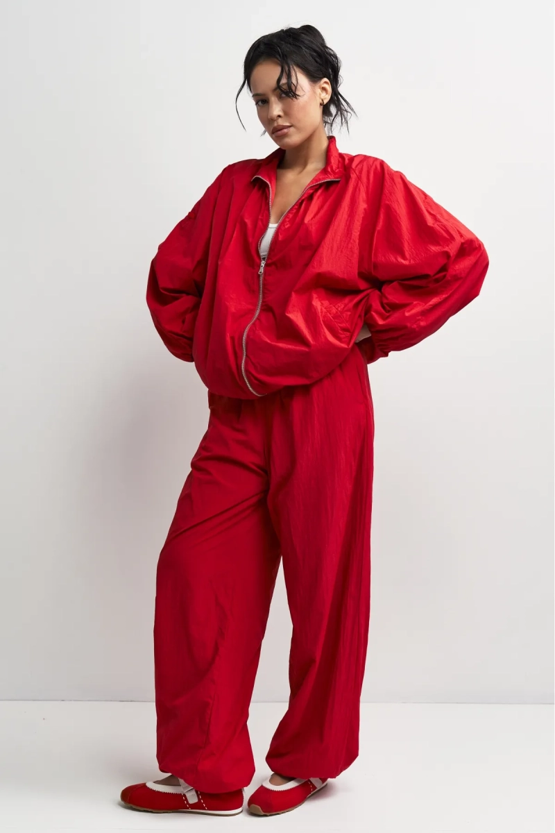 Брюки из плащевки Erist store, цвет: красный, НФ-00003399 купить онлайн