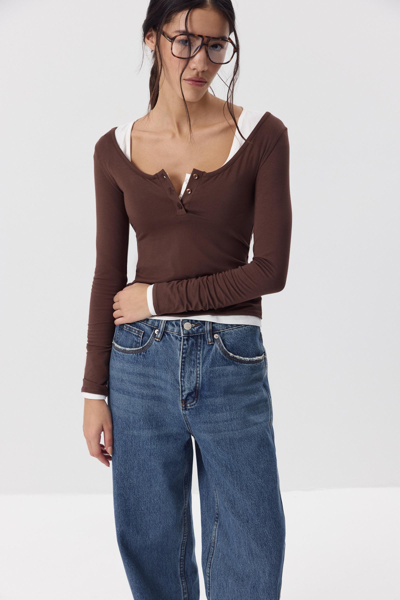Лонгслив с пуговицами Charmstore, цвет: шоколадный, 205-43265-551 купить онлайн