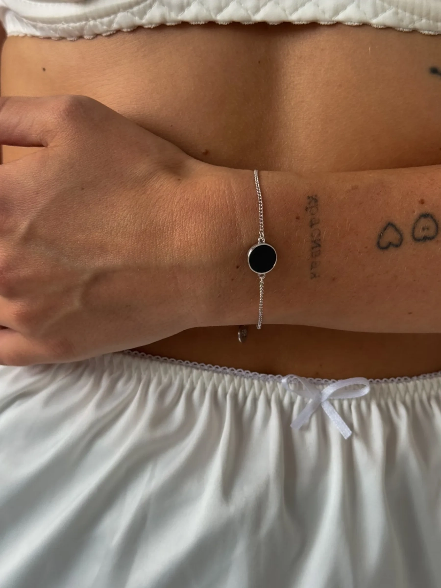 Серебряный браслет с ониксом SBLESKOM, цвет: серебро, 11297 купить онлайн