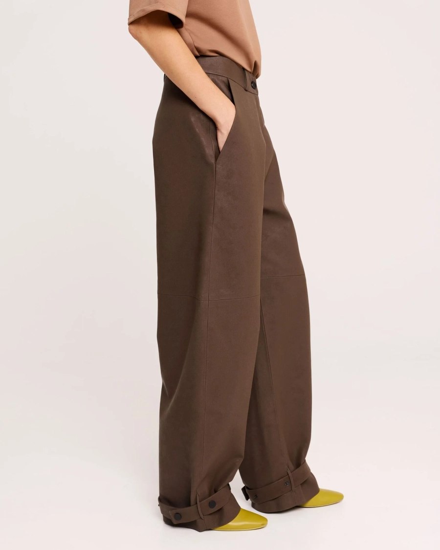 Брюки из экокожи BROWN Anmuse, цвет: коричневый, TR25W183-CF купить онлайн