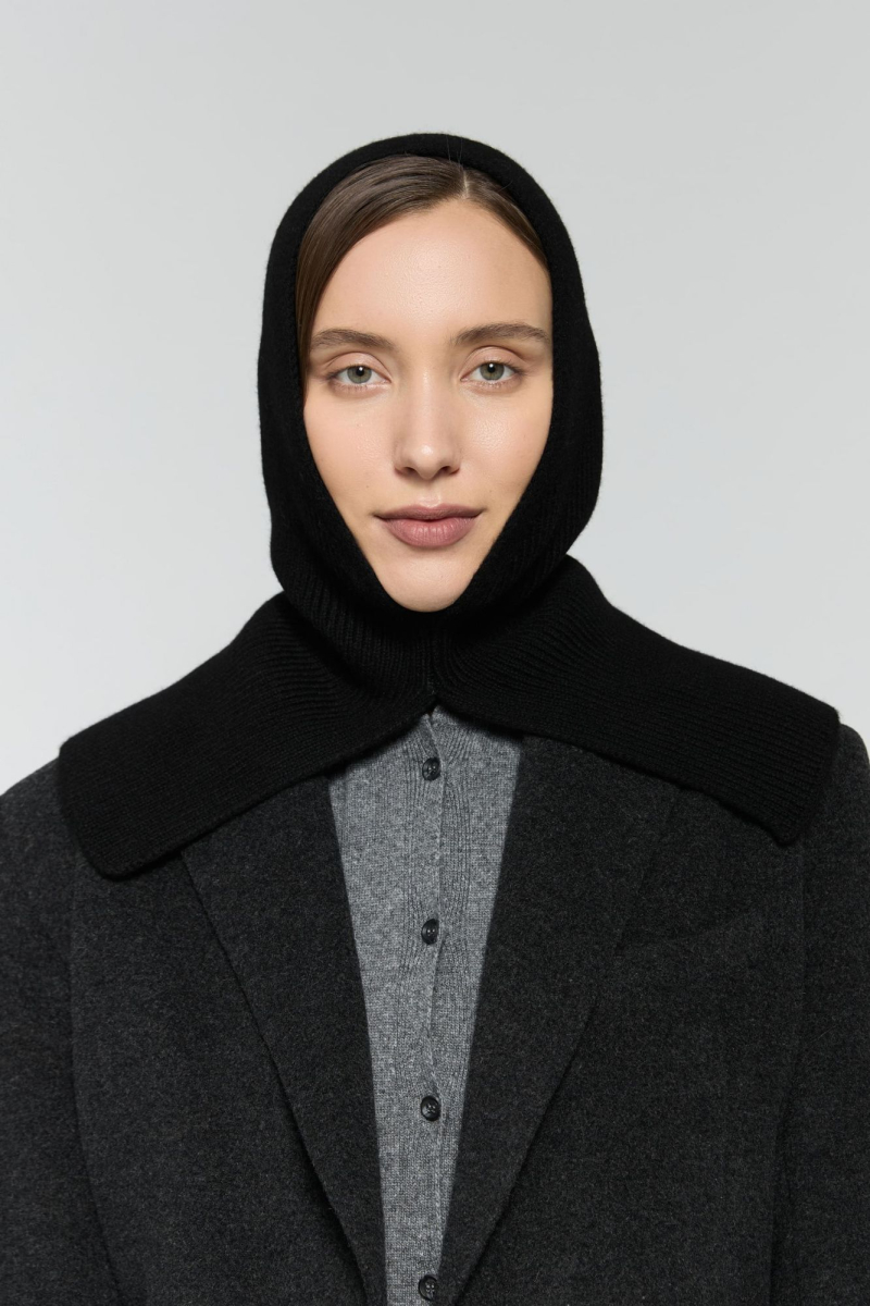 Капор из объемной шерсти